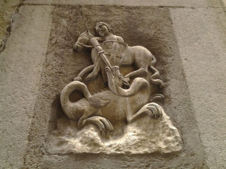 Barcelona: Gothic Quarter Legends Walking Tour With Tapas - Uncovering Legends and History