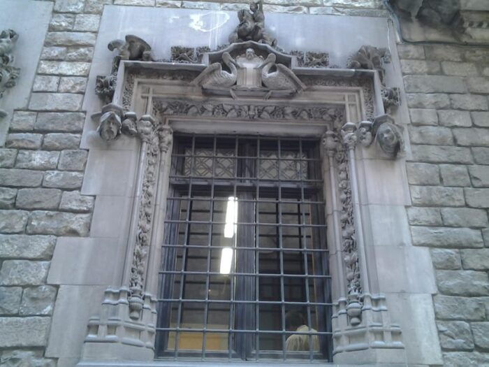 Barcelona: Gothic Quarter Legends Walking Tour With Tapas - Important Details to Know