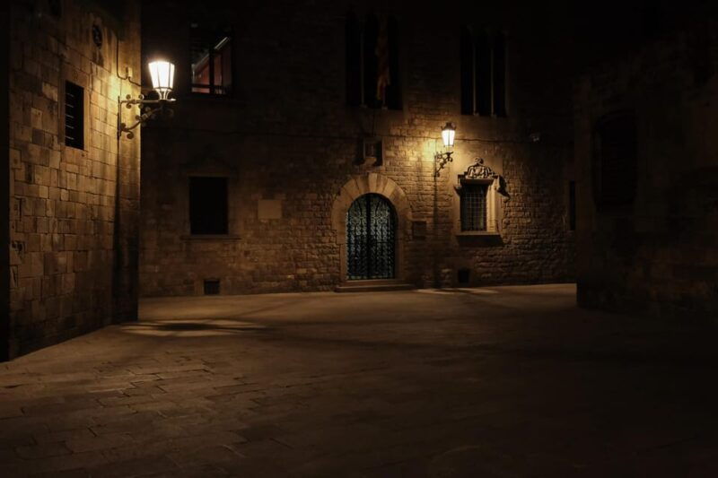 Barcelona: Gothic Quarter Night Walk Mysteries and Legends - Good To Know