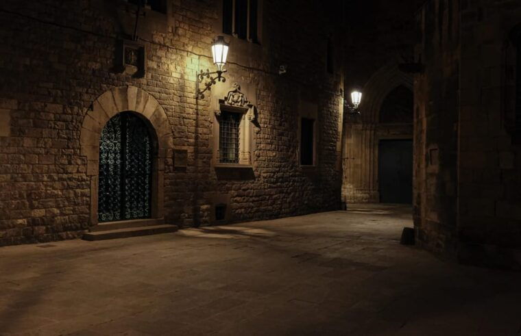 Barcelona: Gothic Quarter Night Walk Mysteries and Legends - Placa Del Rei: a Tapestry of Inquisition Tales