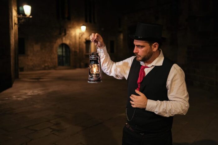 Barcelona: Gothic Quarter Night Walk Mysteries and Legends - Dramatic Narratives of the Expert Storyteller Guide
