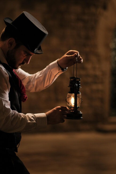 Barcelona: Gothic Quarter Night Walk With Storyteller - Experience Highlights