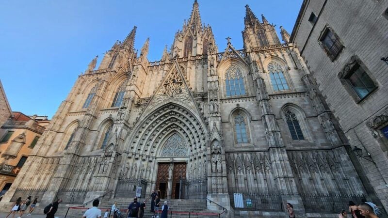 Barcelona: Gothic Quarter Walking Tour in Dutch - Itinerary Highlights