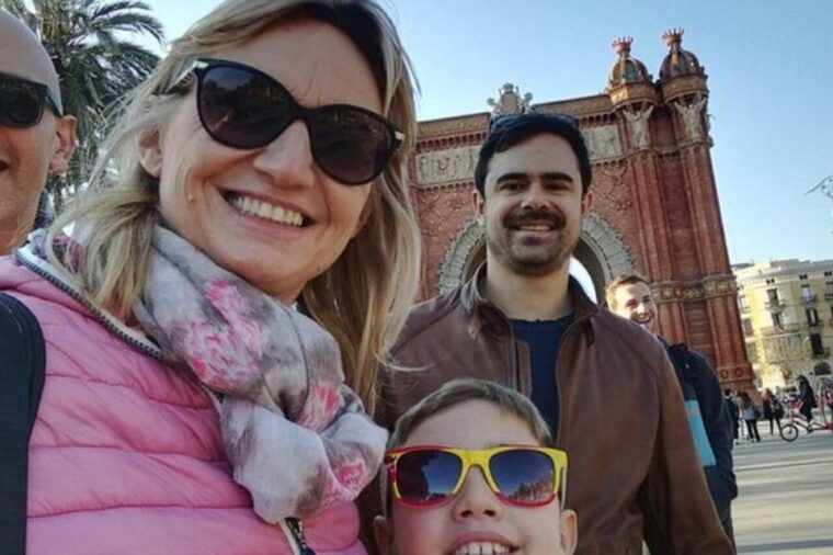 Barcelona: Gracia Walking Tour With A Guide - Tour Features
