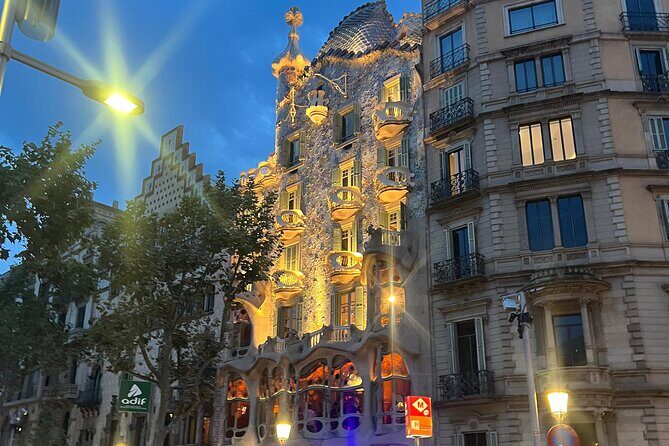 Barcelona: Guided City Tour by Local Transport - Good To Know