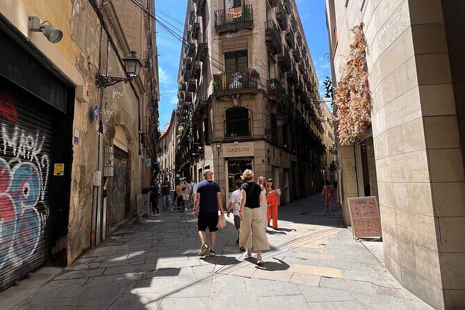 Barcelona: Guided City Tour by Local Transport - The Full-Day Itinerary in Detail