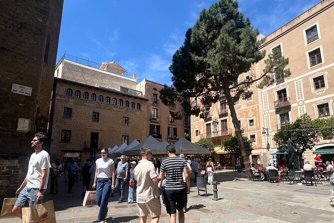 Barcelona: Guided City Tour by Local Transport - FAQ