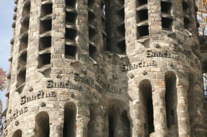 Barcelona: Guided Sagrada Familia Tour & Skip-The-Line Entry - Additional Meeting Point Details
