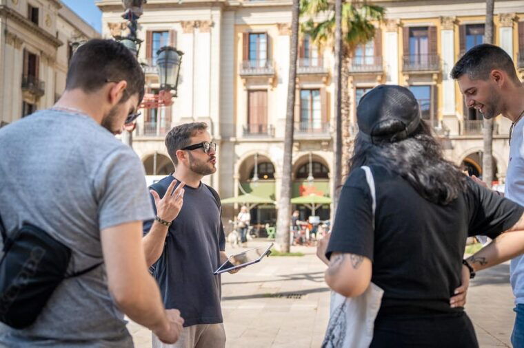 Barcelona Guided Tour in French - Getting to the Starting Location