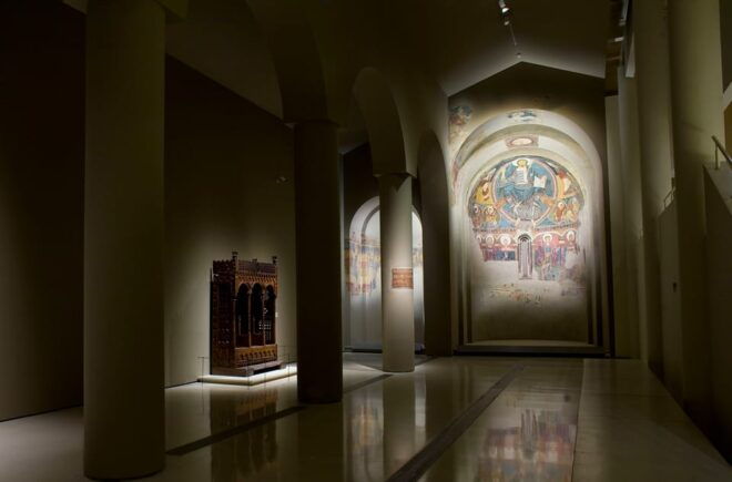 Barcelona: Guided Tour of Museu Nacional Dart De Catalunya - Accessibility and Amenities