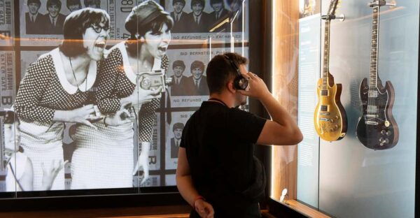 Barcelona: Guitar Legends Hall Ticket - Customer Reviews