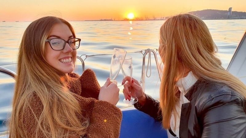 Barcelona half-day yacht tour with drinks and snacks - What the half-day format does, and does not, tell you