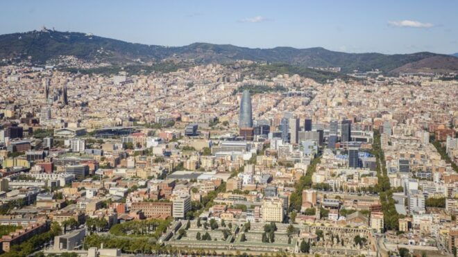 Barcelona: Helicopter Flight Over Barcelonas Coastline - Selecting Participants and Date
