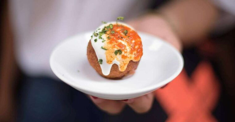 Barcelona: Hidden Markets, Tapas & Paella Food Tour - Neighborhood Exploration
