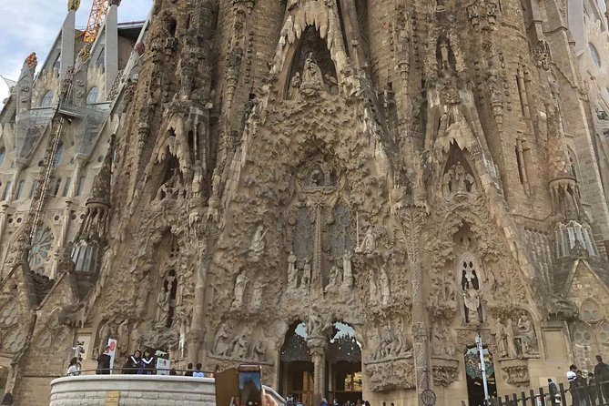 Barcelona Highlights Bike Tour - Gaudis Vision and Unique Architectural Style