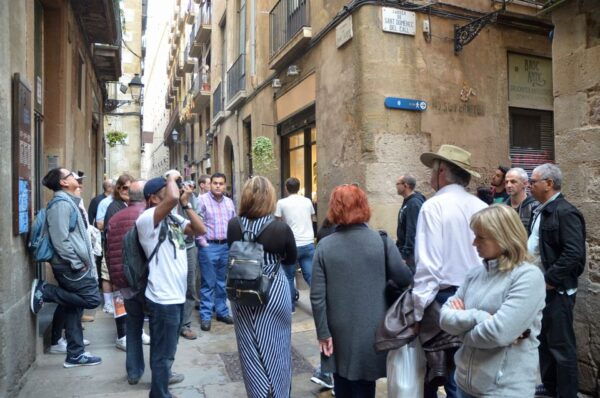 Barcelona: Highlights Guided Tour and Optional Paella Class - Directions to Julia Travel Office