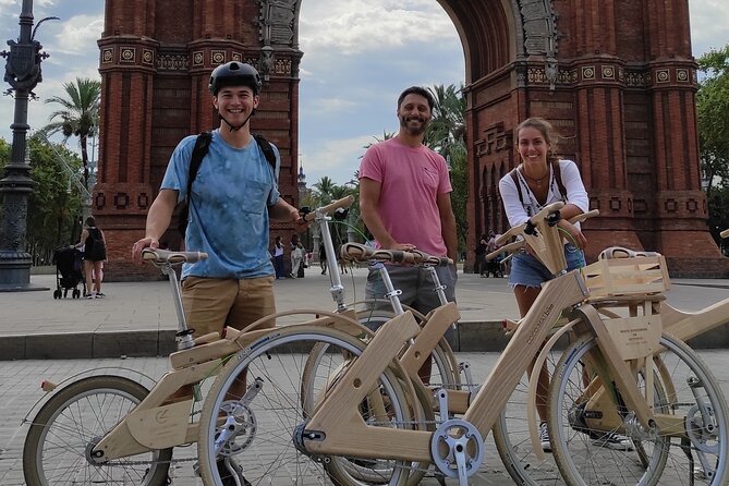 Barcelona Highlights Private Bicycle Tour - Itinerary