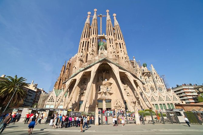 Barcelona Highlights Private Guided Tour With Hotel Pick-Up - Tour Highlights and Itinerary Customization