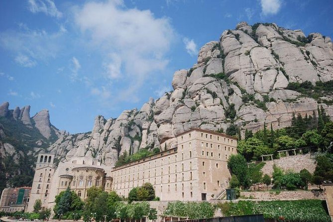 Barcelona Highlights Tour and Montserrat Monastery With Hotel Pick-Up - The Sum Up