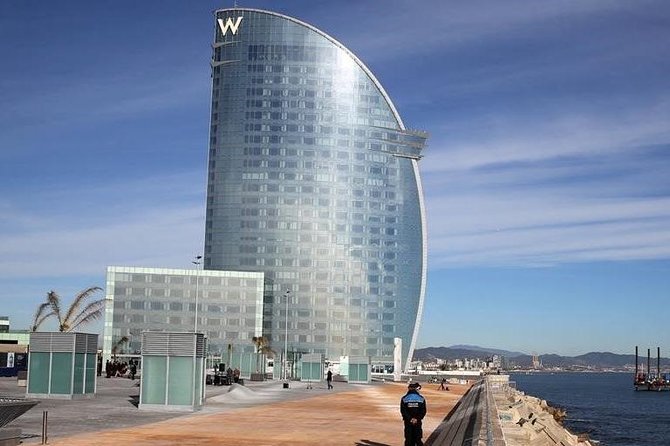 Barcelona Highlights Tour Privado - Exploring the Citys Charming Plazas