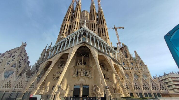 Barcelona: Highlights Tour With Sagrada Familia Entry Ticket - Booking Information