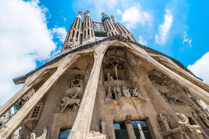 Barcelona Highlights W/ Pick-Up & Optional Sagrada Familia & Park Guell Tickets - Hassle-Free Experience With Hotel Pickup