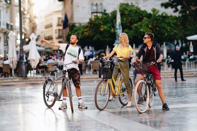 Barcelona: Historic City E-Bike Tour - Experience Features