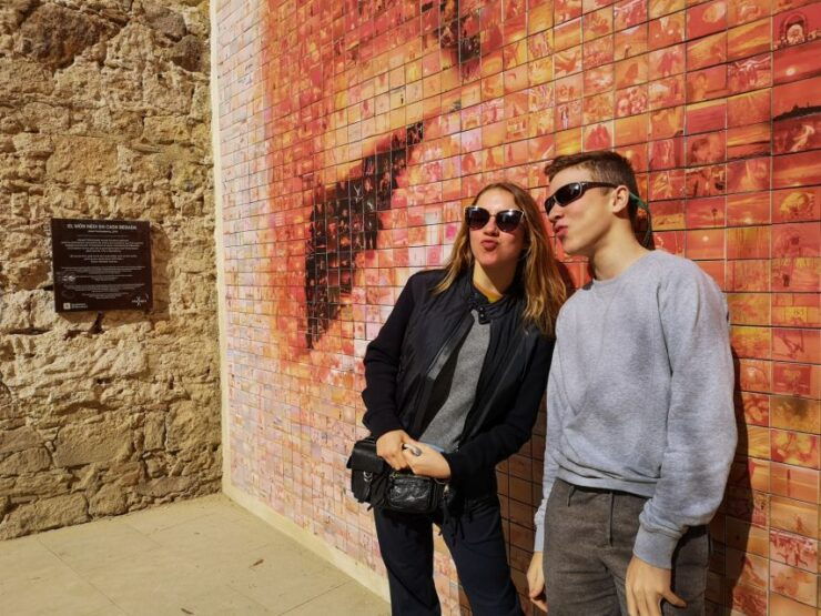 Barcelona: Historic Quarters Private Walking Tour With Tapas - Location and Meeting Point