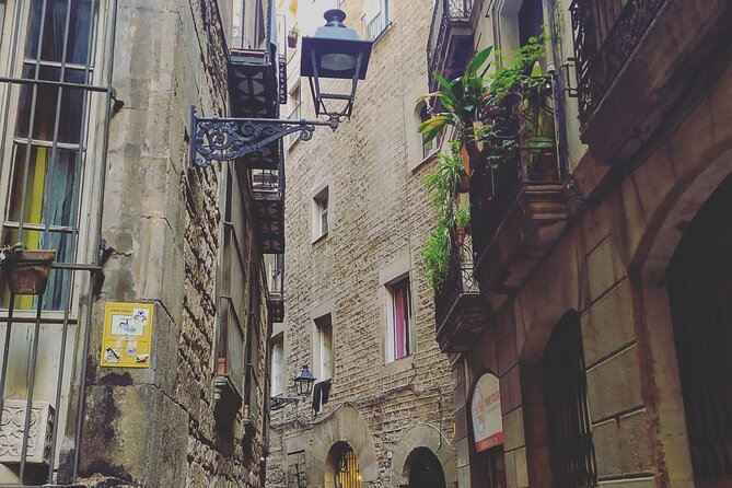 Barcelona Historical Walking Tour With Guide - Learning About Catalan Culture and Monuments