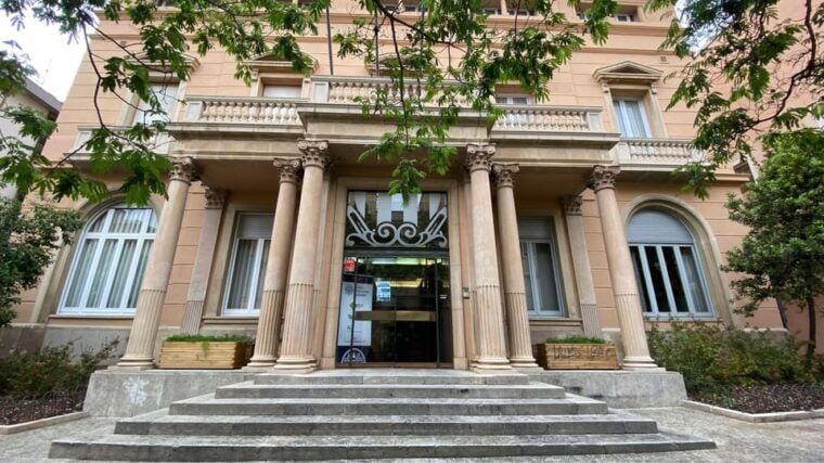 Barcelona: History & Legends Comedy Tour of Sabadell - Accessibility and Audience Suitability