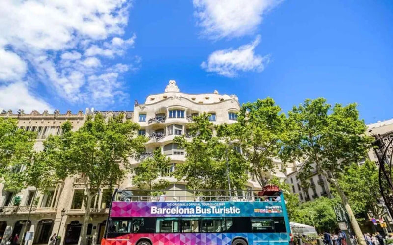 Barcelona: Hop-On Hop-Off Bus - Two routes for seeing Barcelona’s many sides