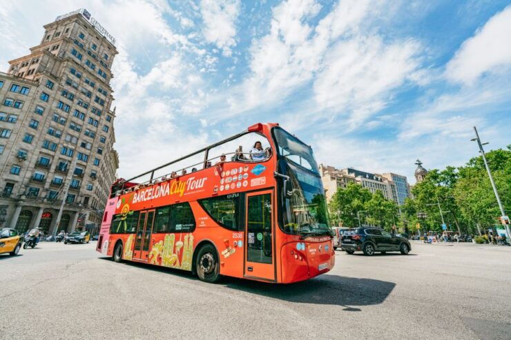 Barcelona: Hop-On Hop-Off Bus & Aquarium Tour - Experience