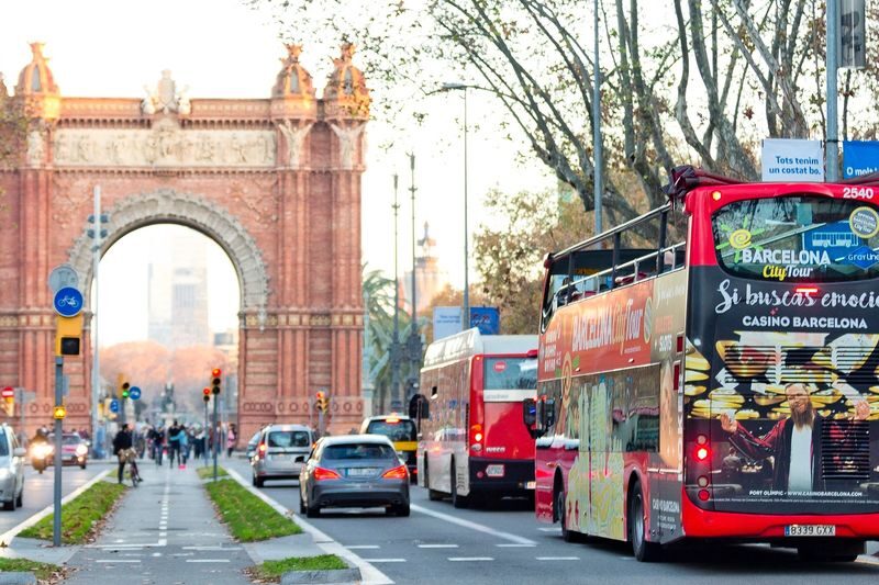 Barcelona Hop-On Hop-Off Bus Pass and Eco Catamaran Cruise - A city tour with a change of pace
