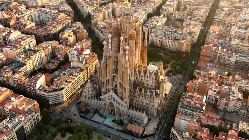 Barcelona in a Day: 6-Hour Scenic & Cultural Highlights Tour - Exploring the Itinerary in Detail