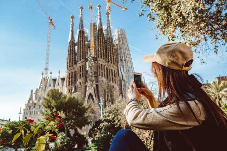 Barcelona: In-App City Card W/ Access to 20+ Digital Guides - Good To Know