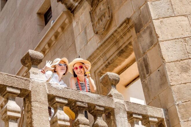 Barcelona: In-App City Card W/ Access to 20+ Digital Guides - App Functionality