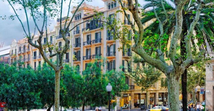 Barcelona: Insta-Perfect Walk With a Local - Pricing and Duration