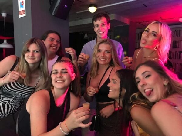Barcelona: International Party & Bar Crawl With VIP Entry - Enjoy Free Shots