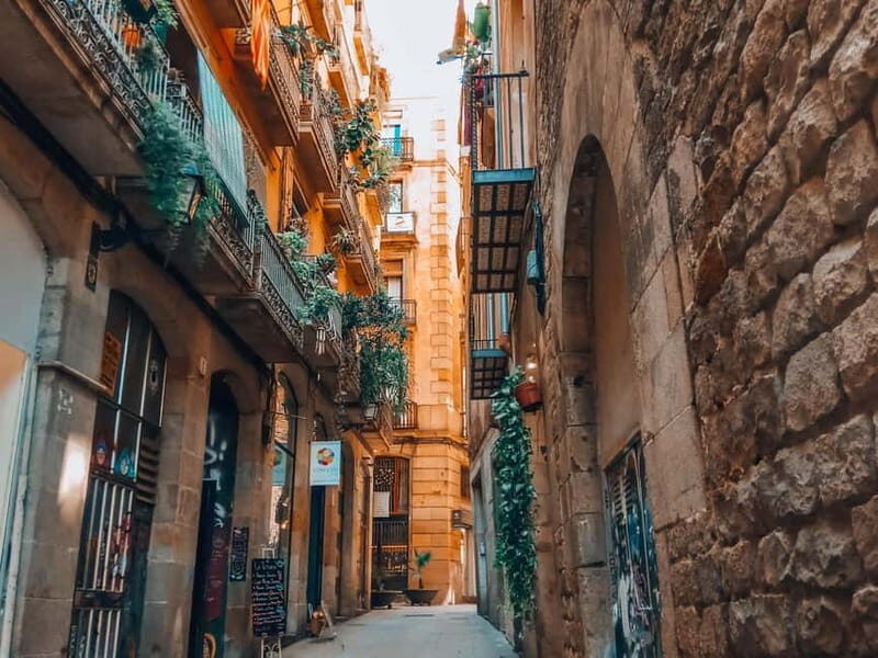 Barcelona: Introduction to the Gothic Quarter Walking Tour - How the Tour is Structured