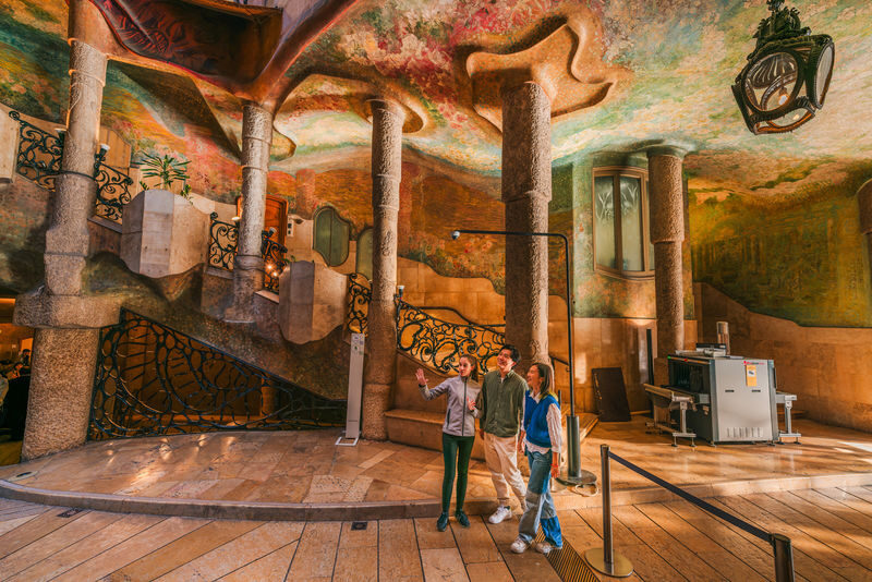 Barcelona: La Pedrera-Casa Mila Ticket & Audio Guide Option - Morning, afternoon or after dark?