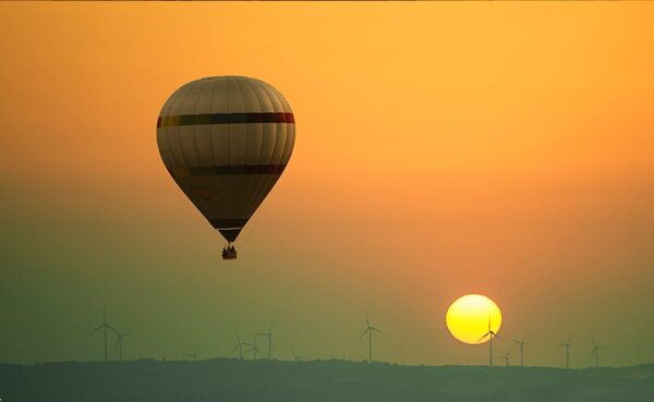 Barcelona Lanoia: Balloon Flight Shared Tour - Complimentary Glass of Cava