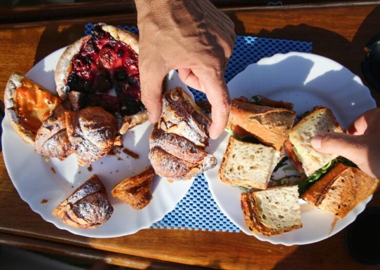 Barcelona: Light Brunch Sailing Experience With Drinks - Experience Highlights