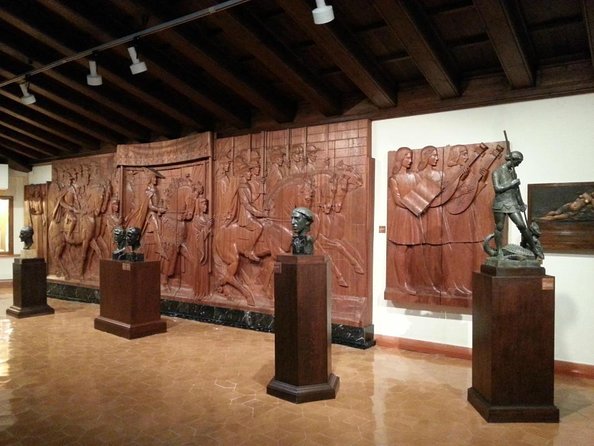 Barcelona Like a Local: Slow Tour by the Gothic Quarter and Beyond - Meeting Point and Pickup Information