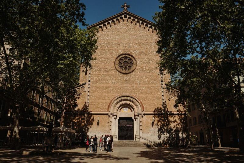 Barcelona: Local Food Tour in Gracia With Tastings & Drinks - Itinerary Highlights