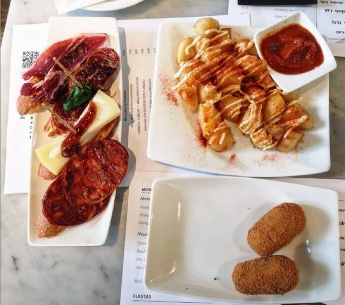 Barcelona: Local Food Tour With Tapas and Drinks - Getting to the Meeting Point