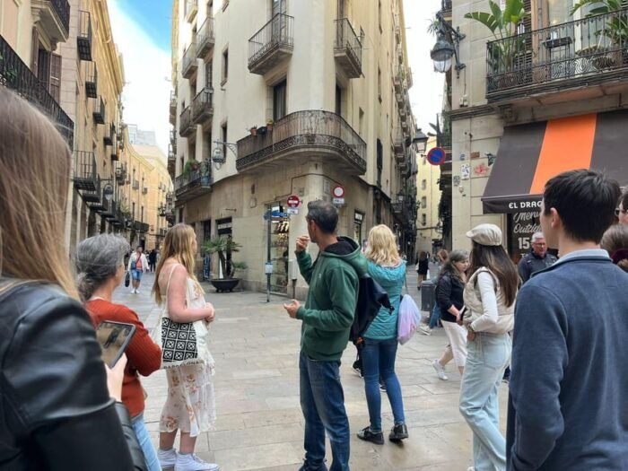 Barcelona: Local Market & Street Food Walking Tour - Customer Feedback: Traveler Experiences and Ratings