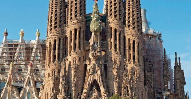Barcelona: Luggage Storage Close to the Sagrada Familia - Stress-free Sightseeing Experience