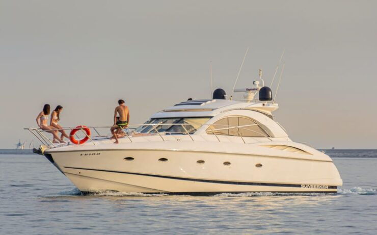 Barcelona: Luxury Yacht With Drinks and Snacks - Good To Know