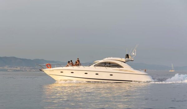 Barcelona: Luxury Yacht With Drinks and Snacks - Itinerary Highlights