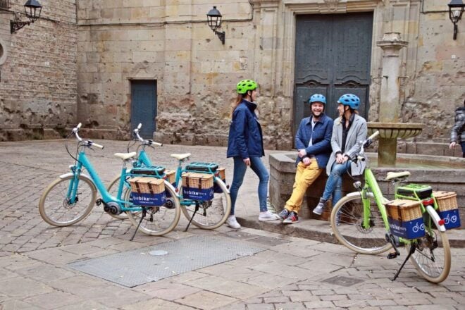 Barcelona Main Sights 2.5-Hour Tour by E-Bike - Cycle Along the Seafront Boardwalk